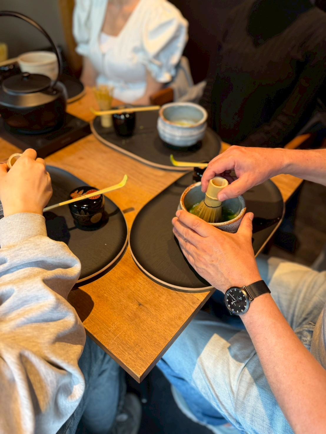 抹茶体験の様子